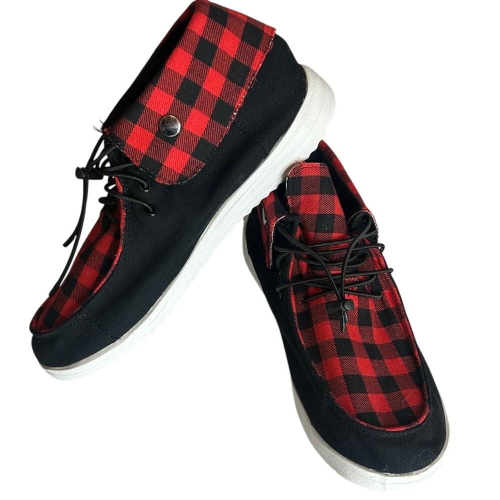 NWOT Outwoods Womens sz 9 Moccasin loafers red and black buffalo check plaid